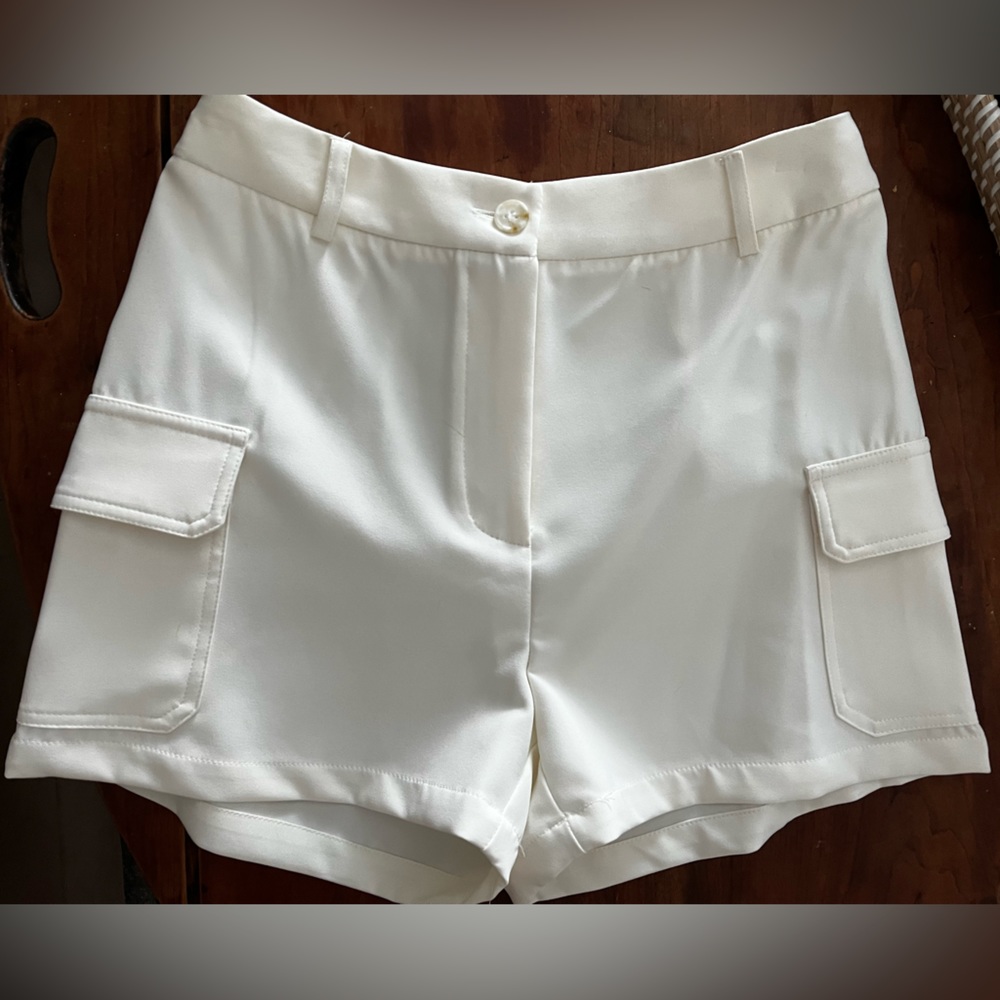 NWOT. Happily Grey- White cargo shorts. Size M. Fits like a size 4.